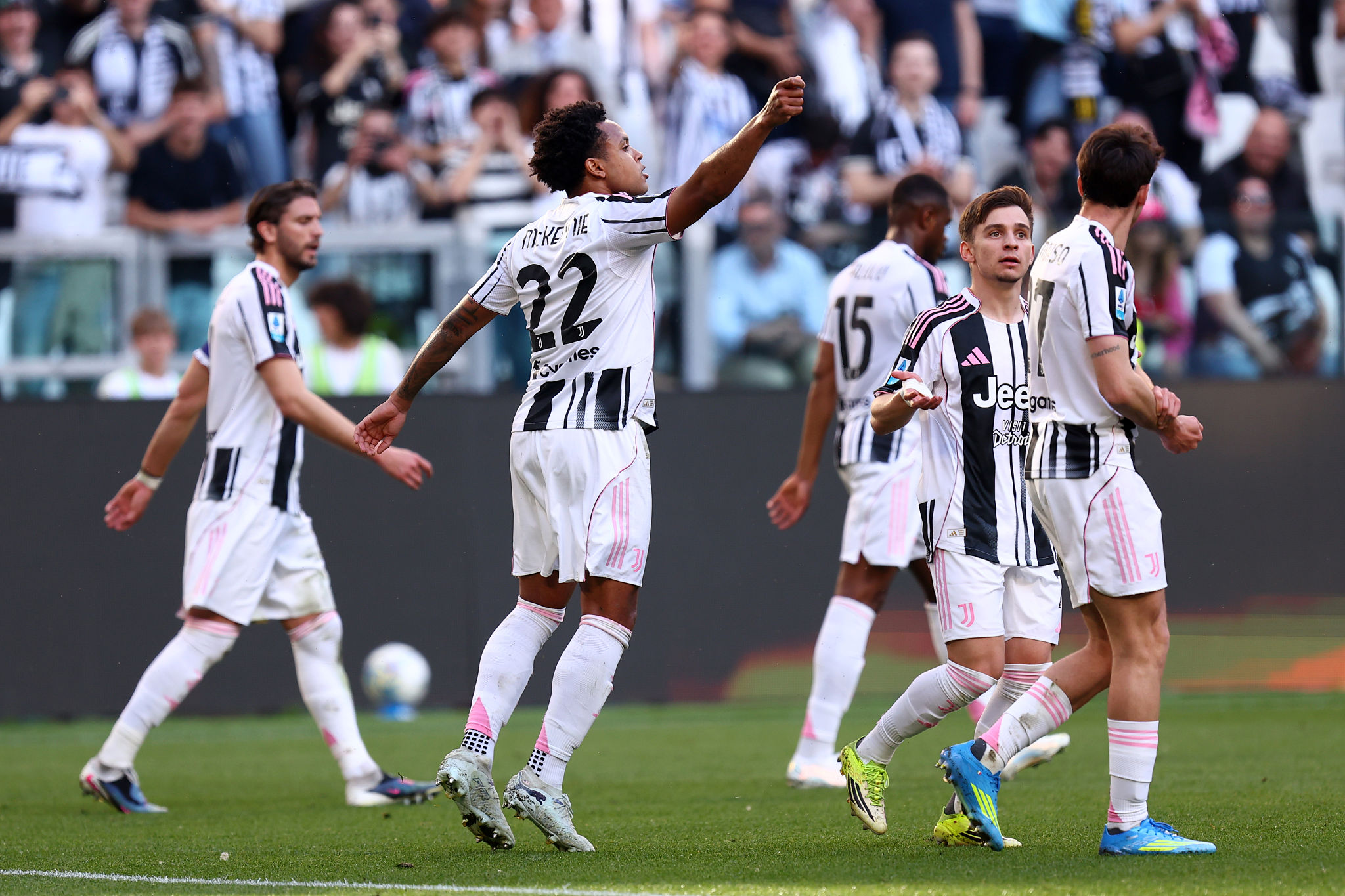 McKennie chiude il cerchio, la Juventus celebra un gol da cinema col Genoa