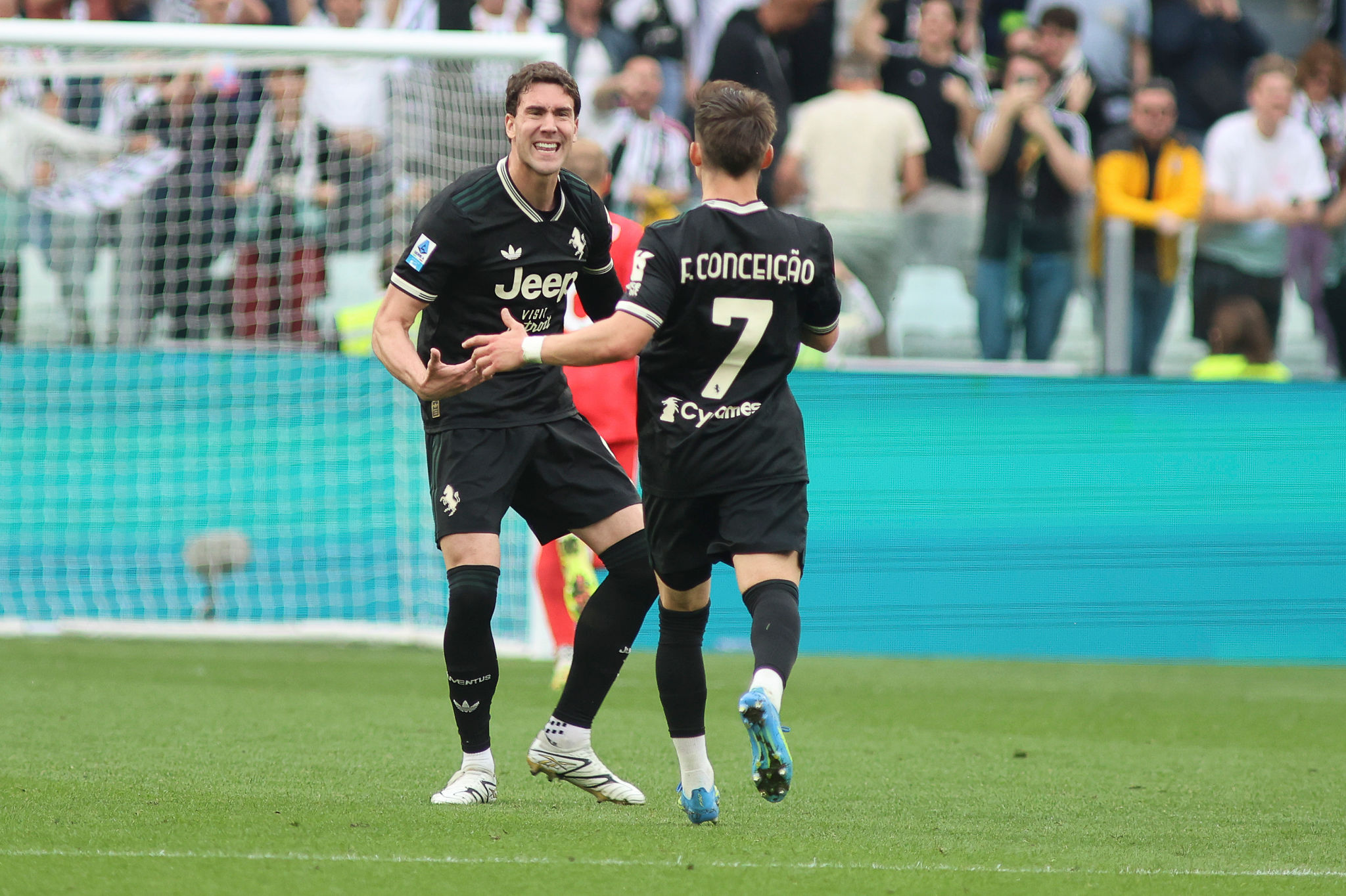 Vlahovic, il rinnovo è un bivio: la Juventus detta le condizioni o sarà addio