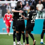Vlahovic prende tempo sul rinnovo: la Juventus fissa la scadenza mentre il serbo aspetta l'Europa