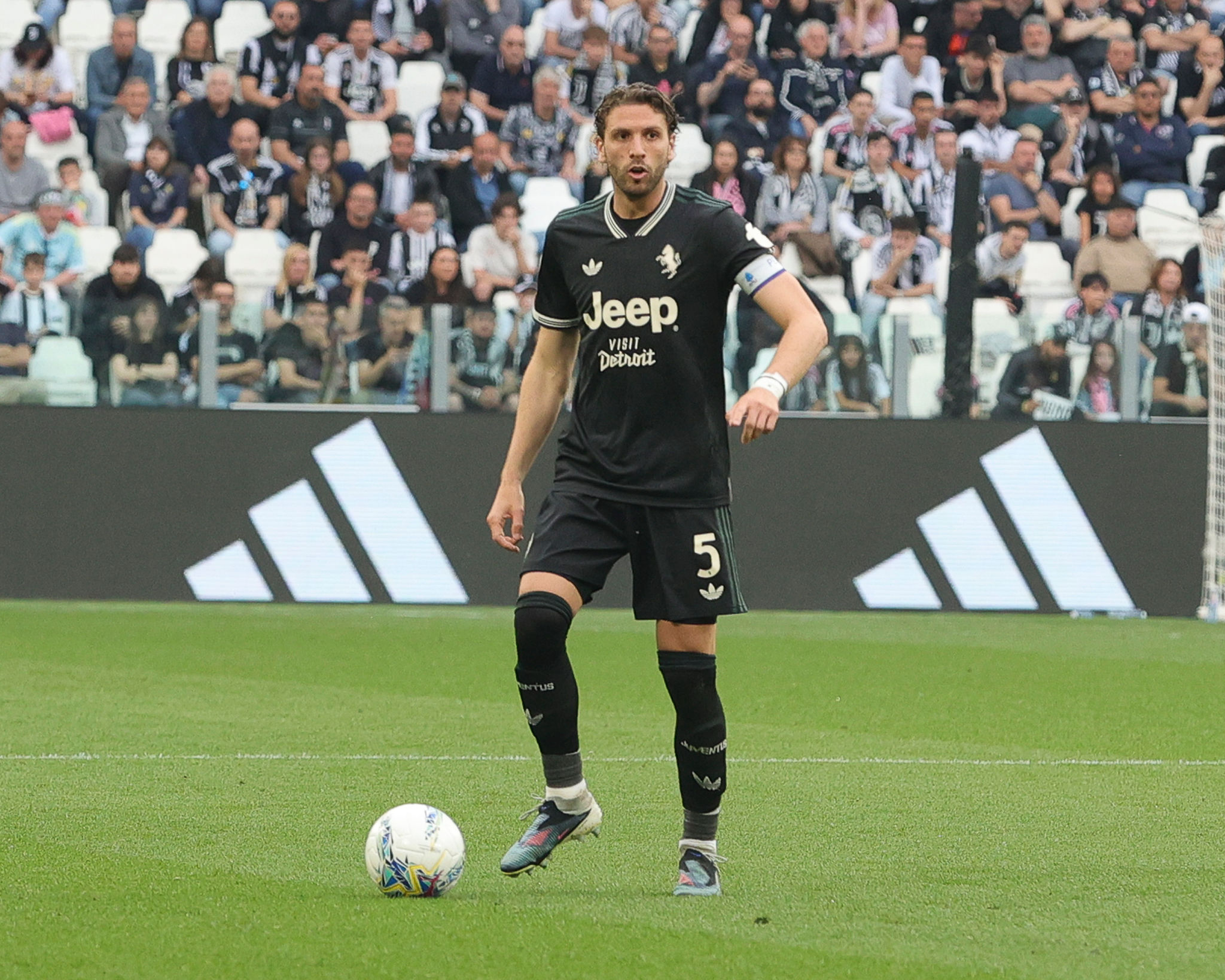 Multa per simulazione a Locatelli, i tifosi della Juventus contestano la decisione