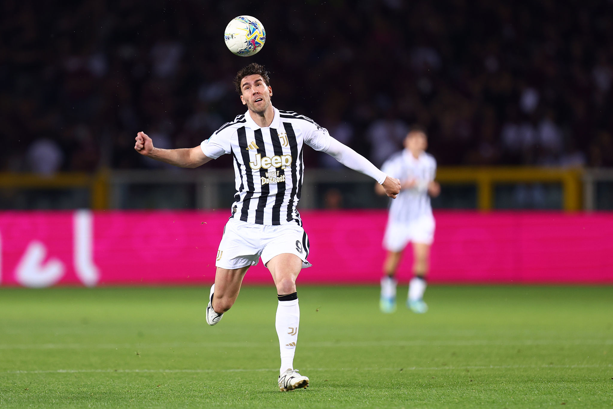 Vlahovic, un rinnovo in bilico: dialoghi con la Juve in programma
