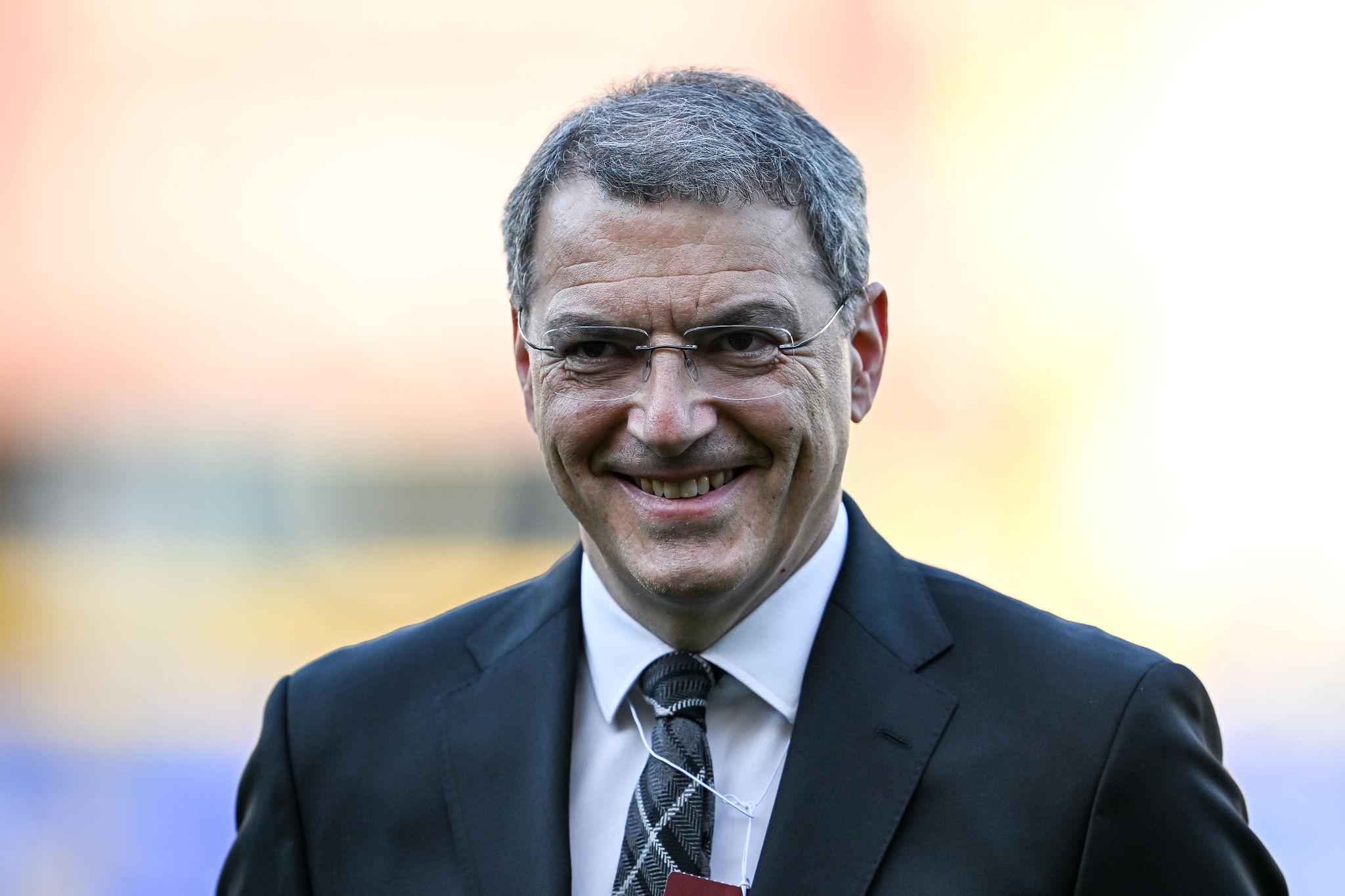 Comolli solo dopo il derby: l’immagine che accende il dibattito sulla dirigenza Juve