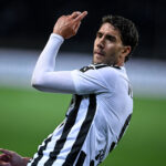 Vlahovic non basta nel derby: la sua doppietta vale un pareggio contro il Torino