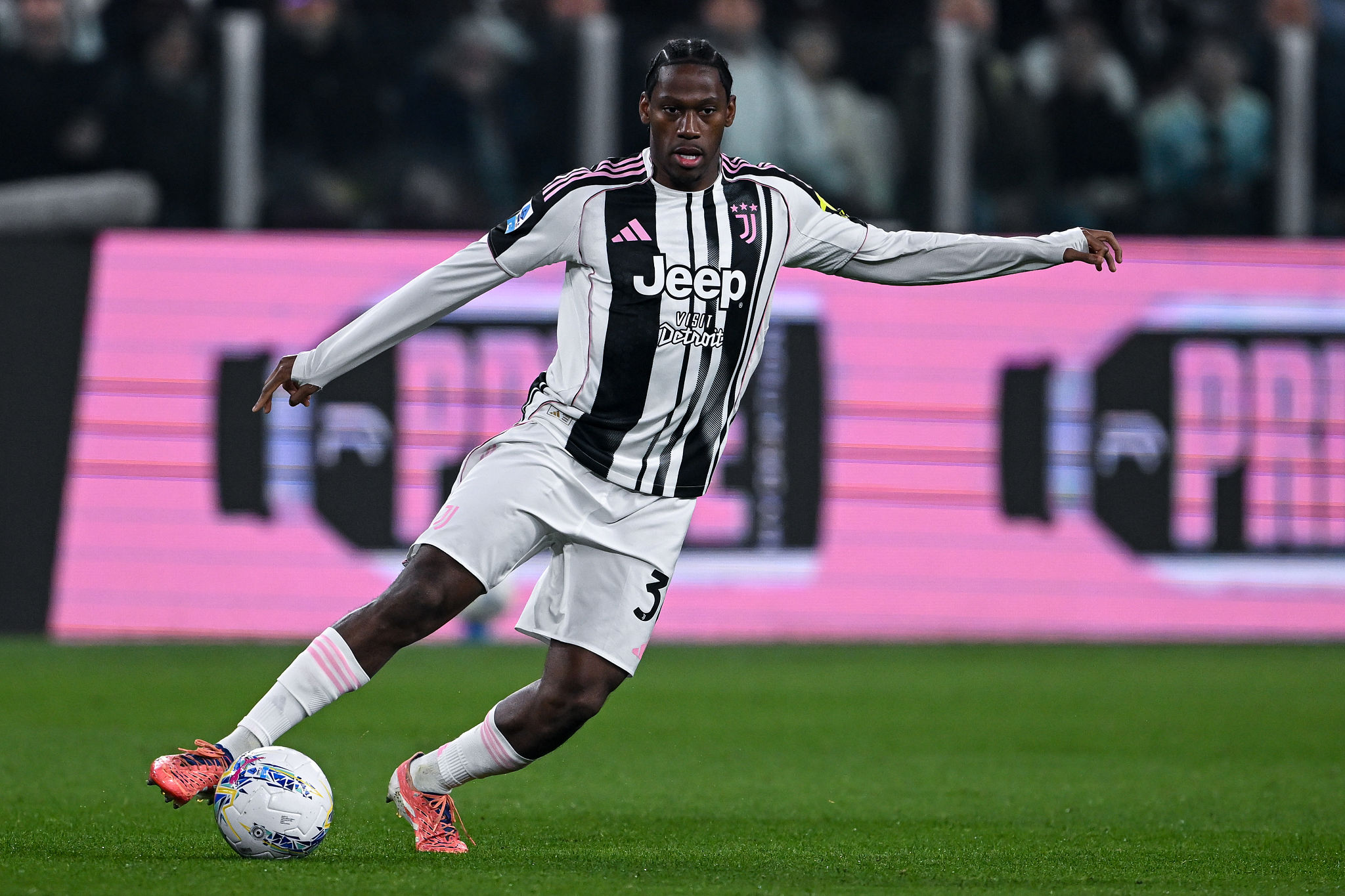 Un assist per la Juventus: il pareggio tra Como e Napoli apre le porte della Champions