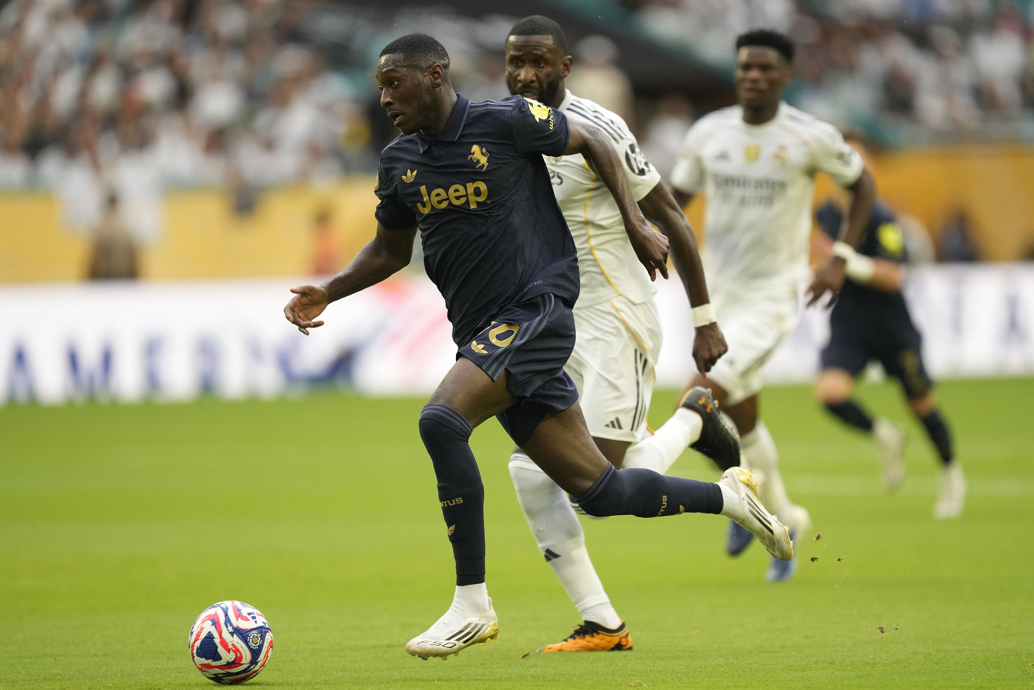 Kolo Muani-Juve, David in scambio? Cosa sta succedendo