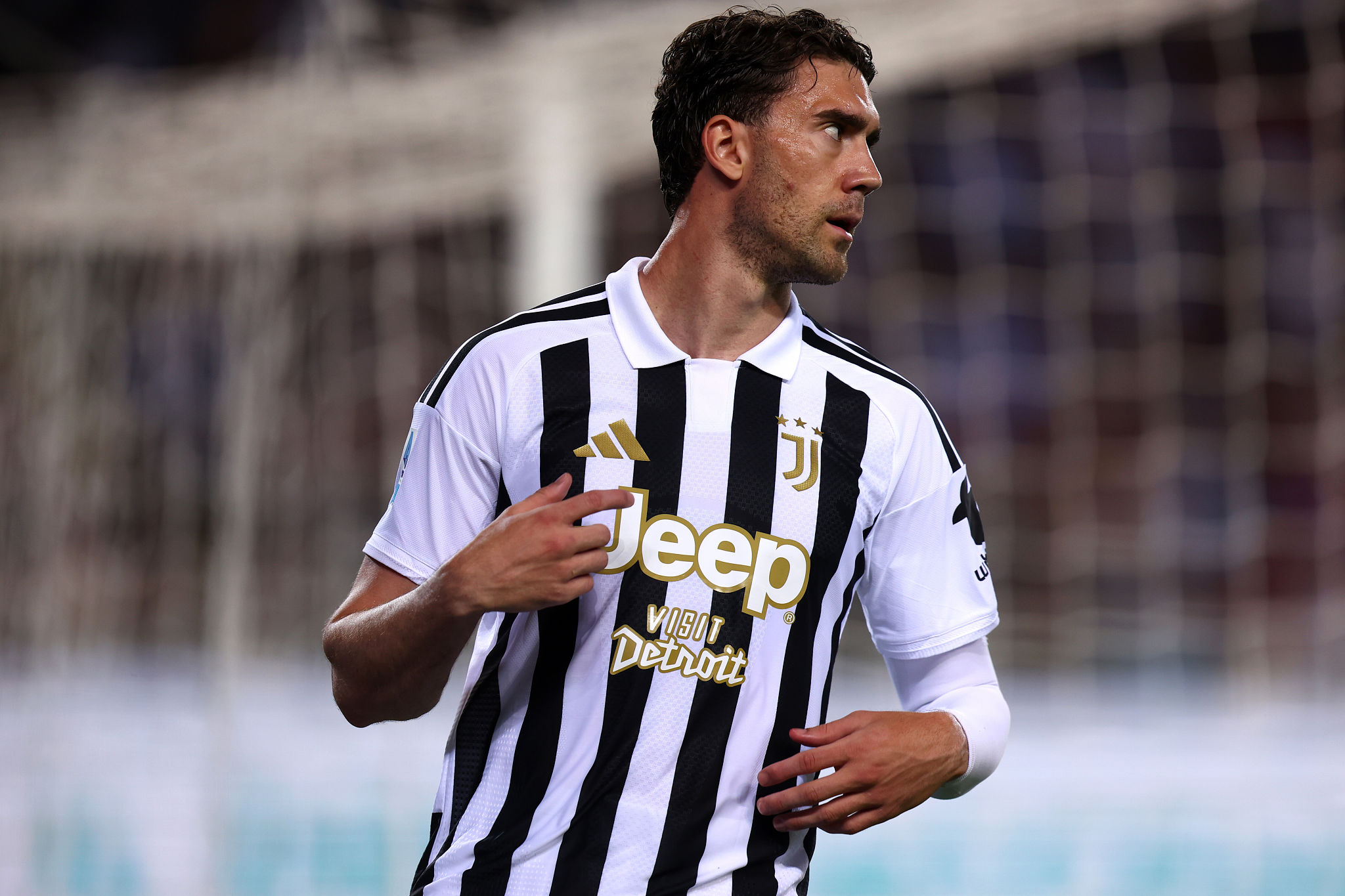 Vlahovic e la Juventus, rottura sull’ingaggio: l’attaccante serbo lascia il club