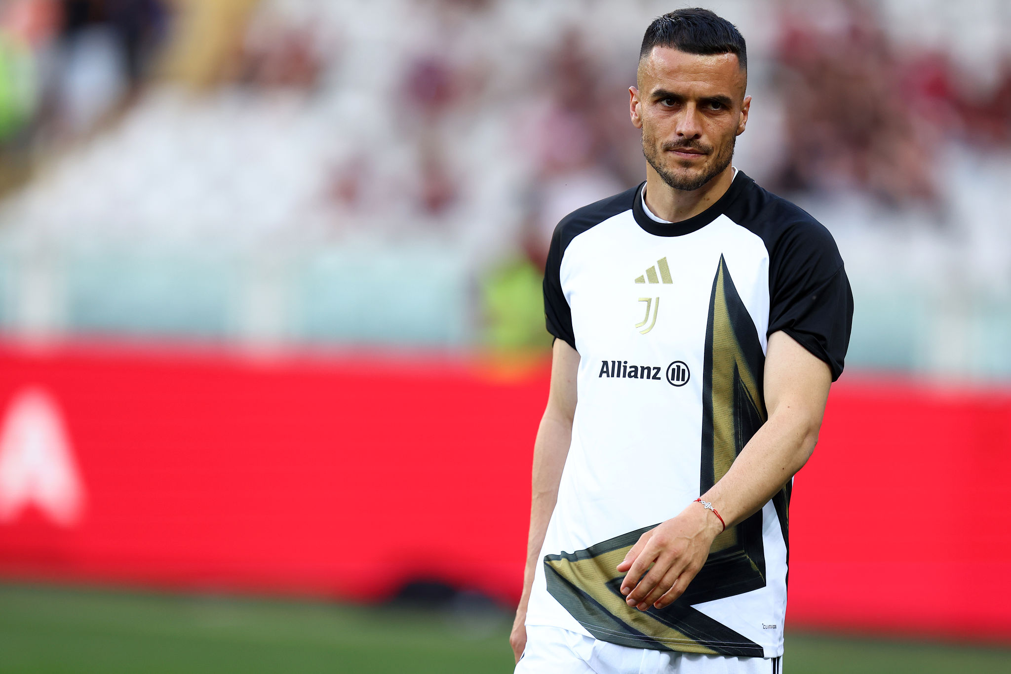 Juve, nuova squadra europea per Kostic: manca solo la firma