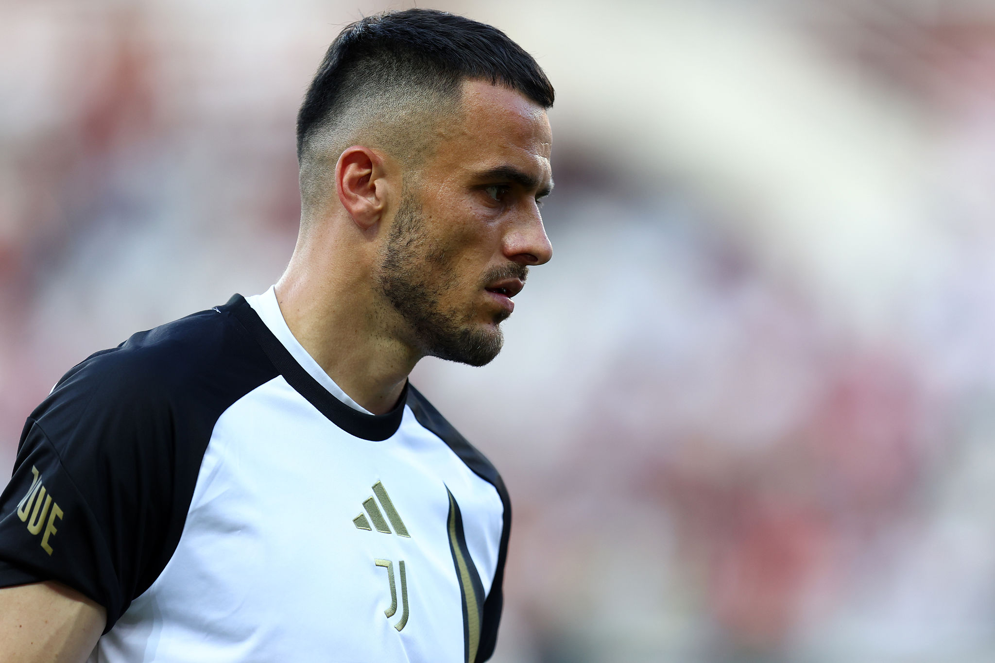 Kostic in scadenza con la Juventus, la Fiorentina valuta il colpo a zero
