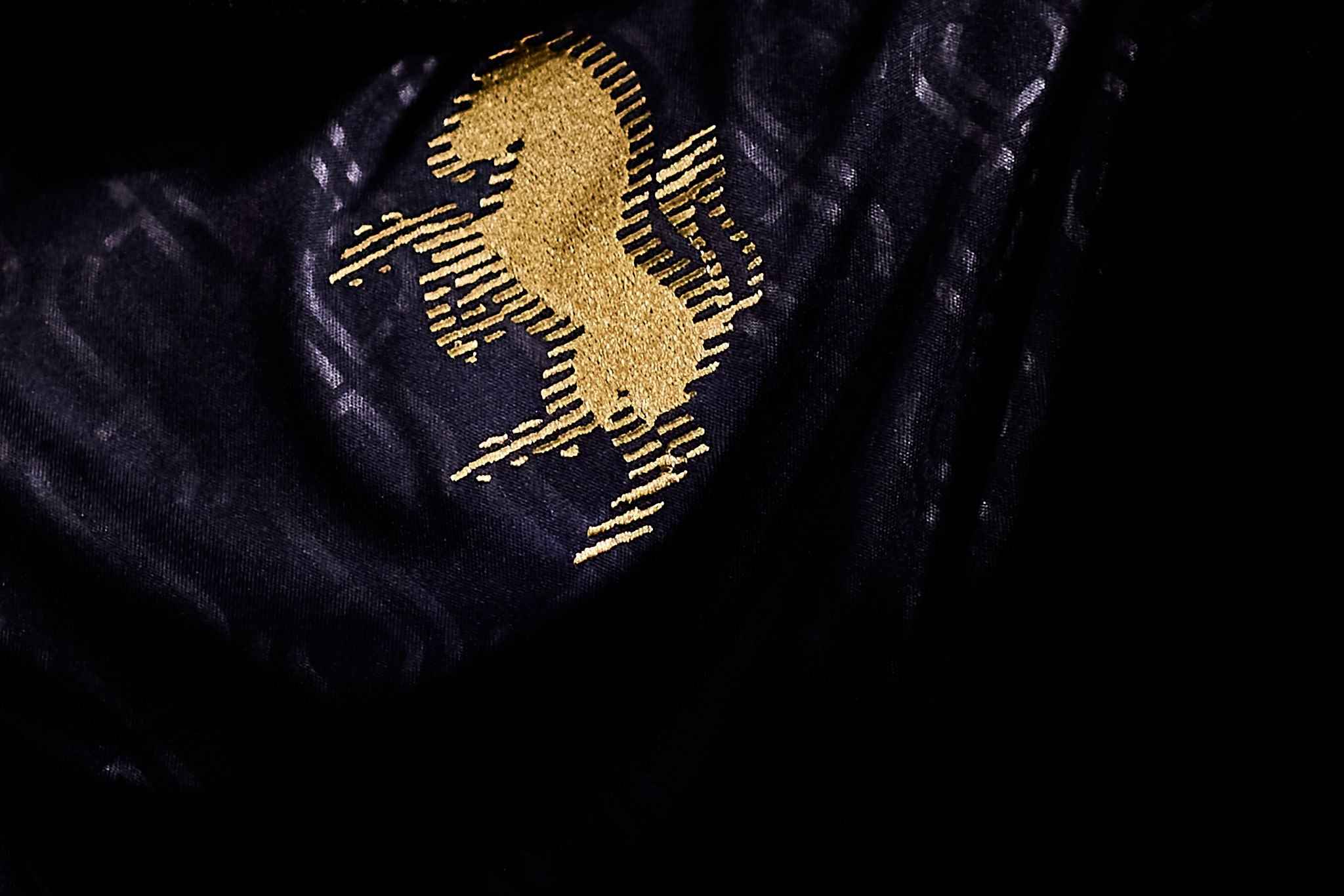 Juventus, la terza maglia 2026/2027: le anticipazioni su un design con fiamme e dettagli dorati