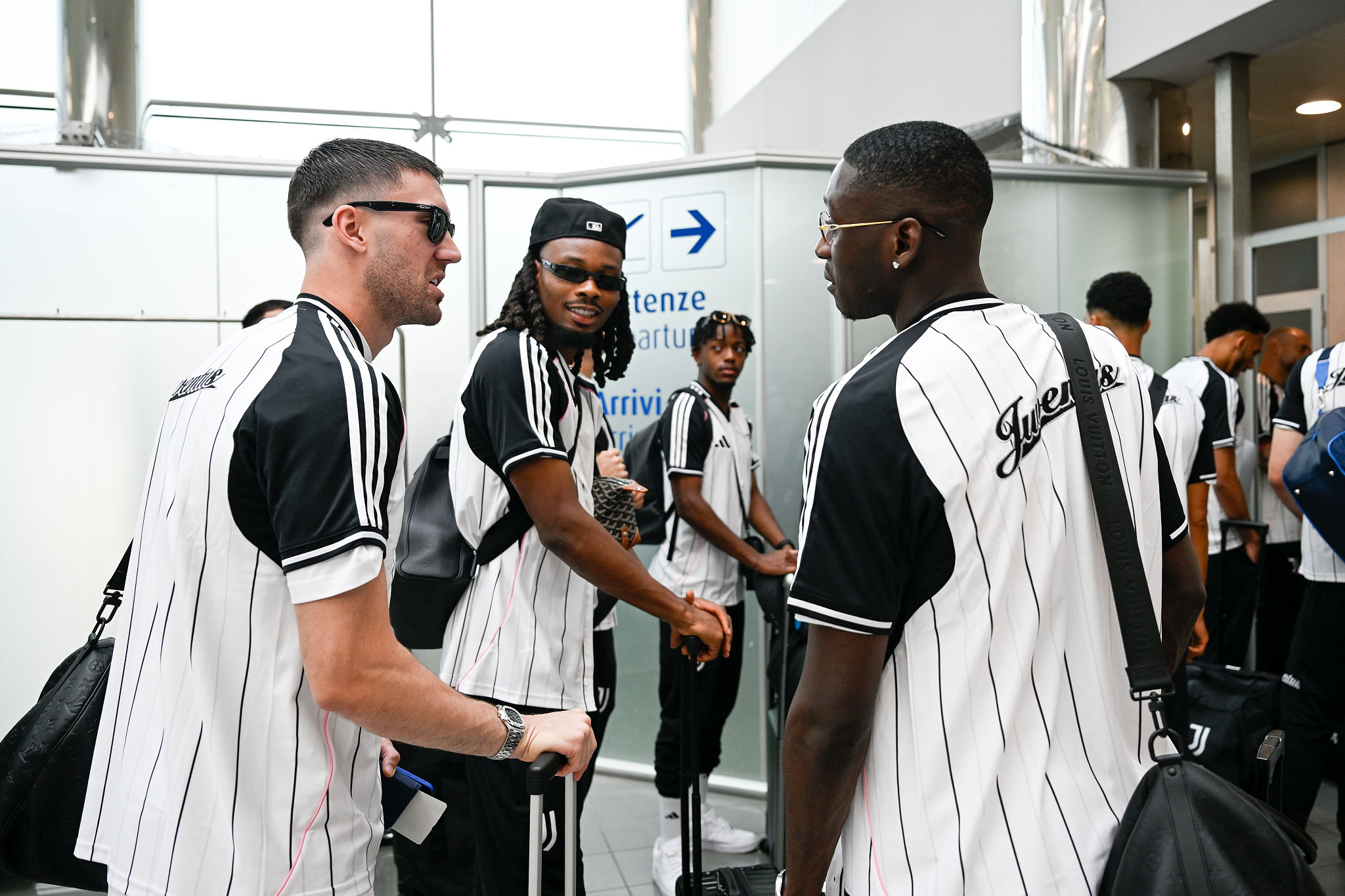 Rinnovo Vlahovic, ultimatum dalla Juve: si accelera per Kolo Muani