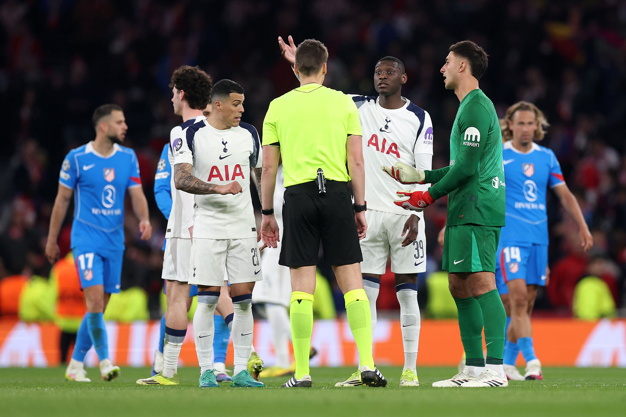 Kolo Muani più lontano dalla Juventus: il Psg apre alla concorrenza e fissa il prezzo