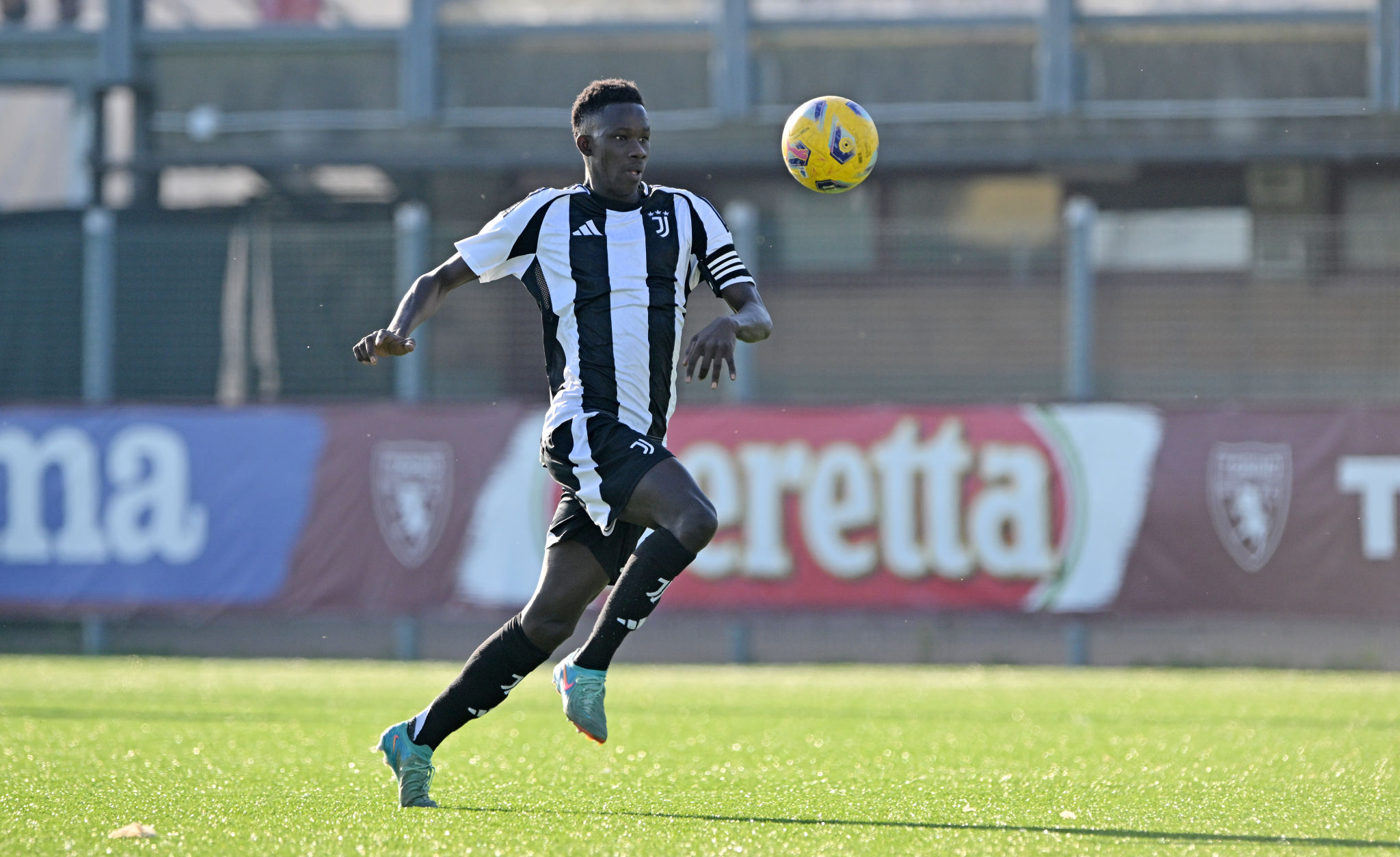 Juventus, avanti per il rinnovo di Demba Samb: incontro fissato per il futuro dell'attaccante