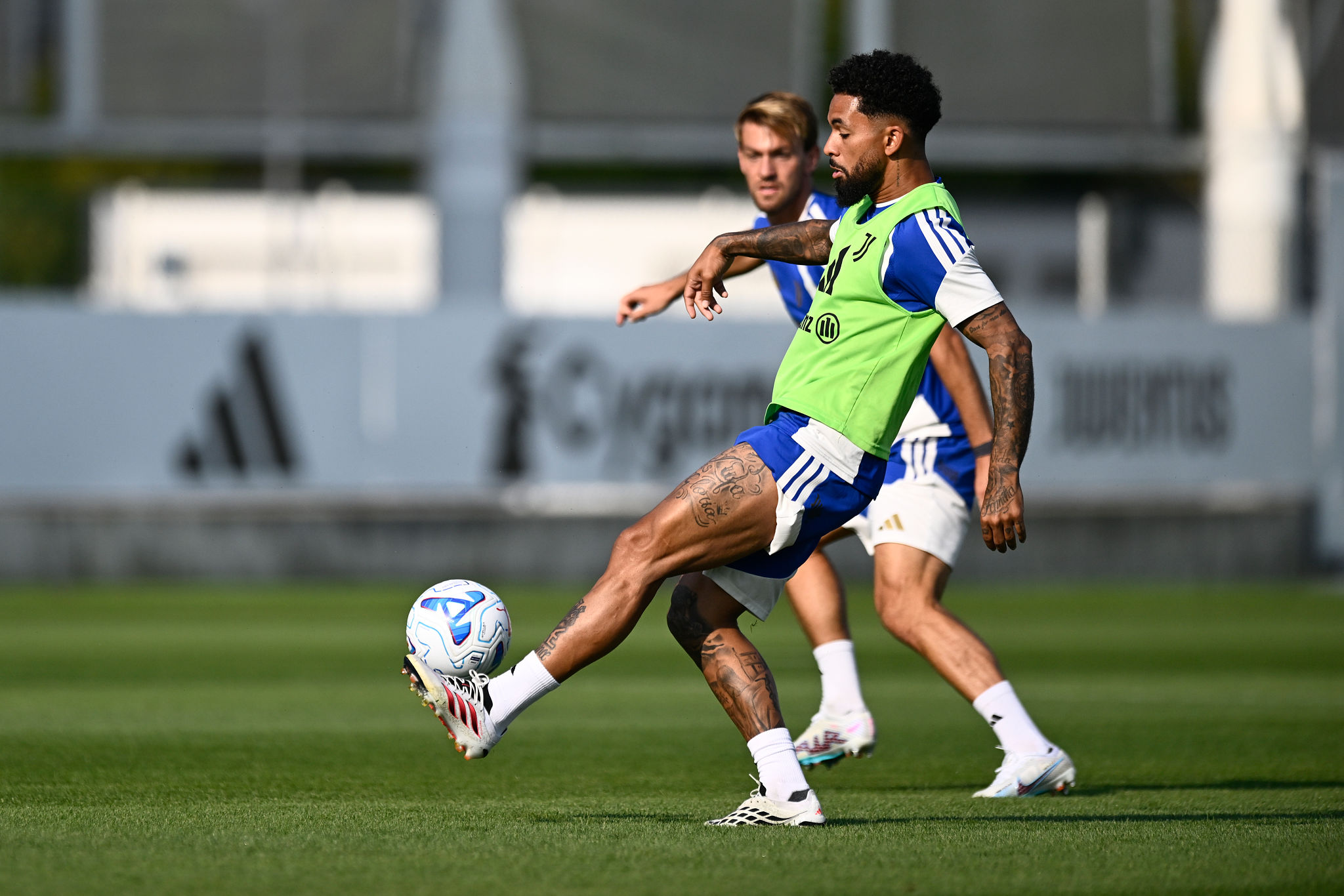 ✗ Douglas Luiz, ultimatum da Spalletti: il futuro alla Juventus si decide contro lo Standard Liegi