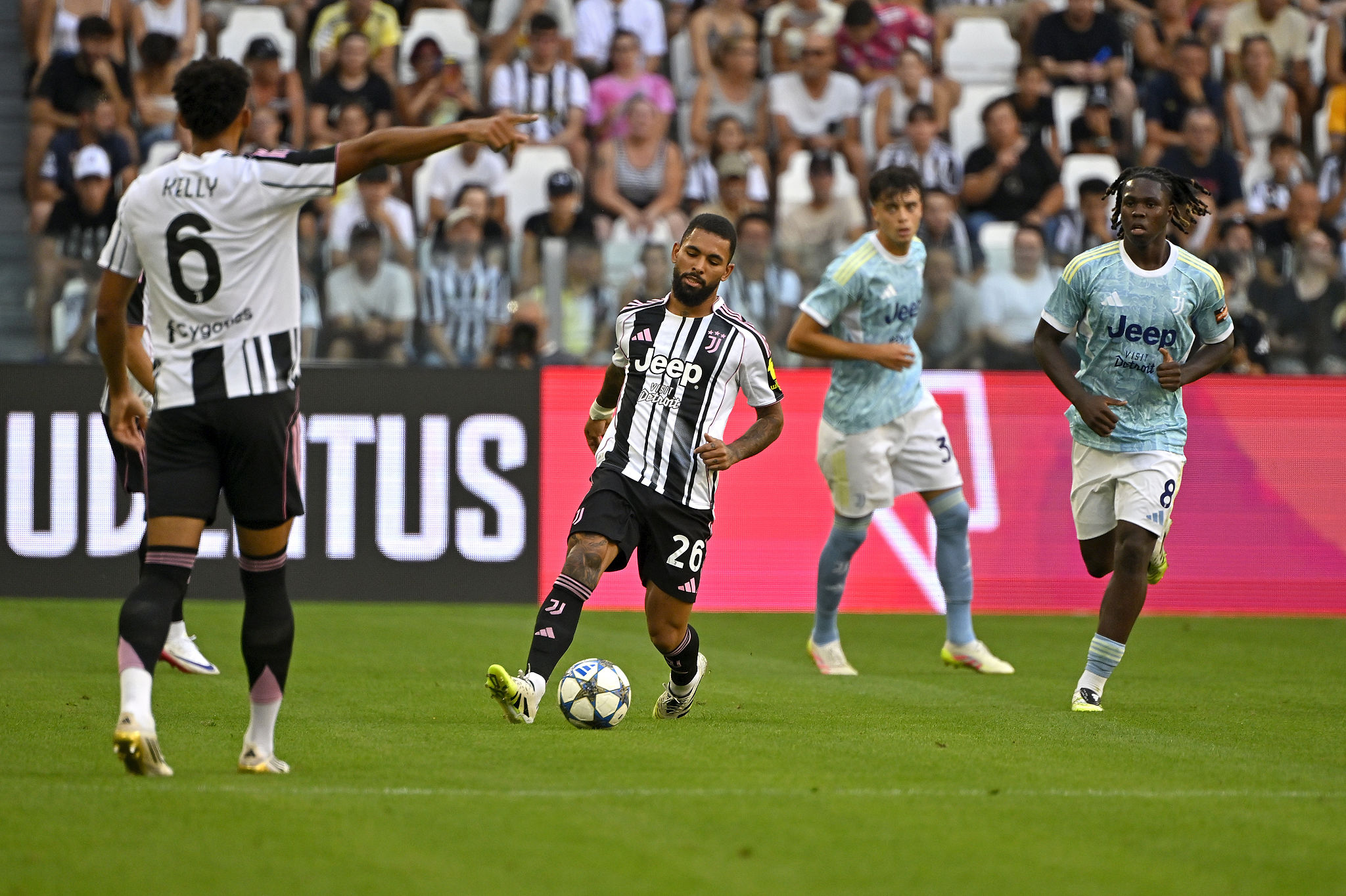 Nessuna offerta per Douglas Luiz: la sua permanenza alla Juventus dipende da Spalletti