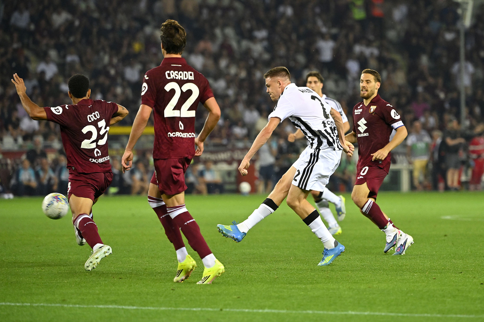 La Fiorentina accelera per Holm, si complica il ritorno alla Juventus