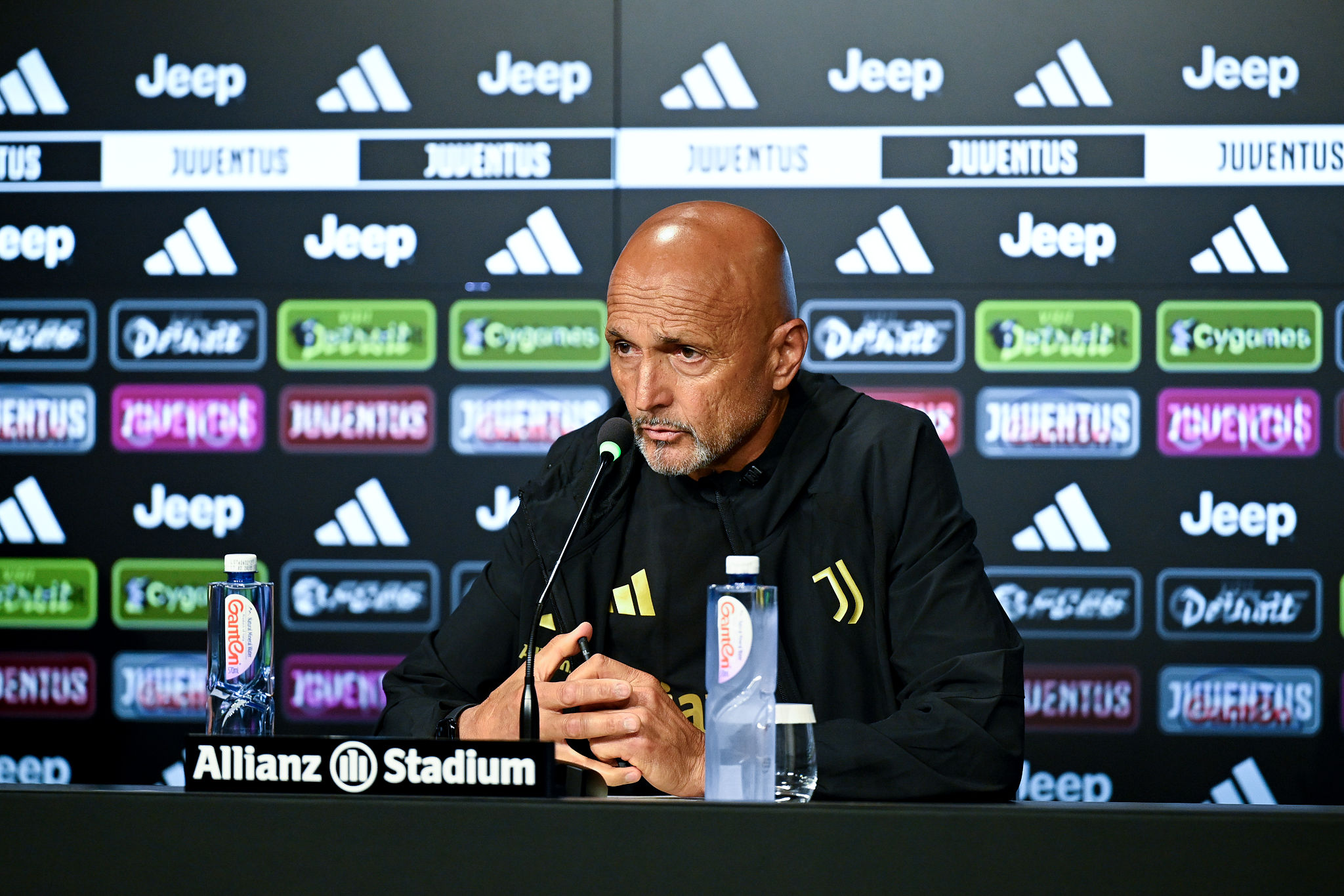 Spalletti frena sullo scudetto e sul futuro di Vlahovic: 'Citofonare alla Juve'