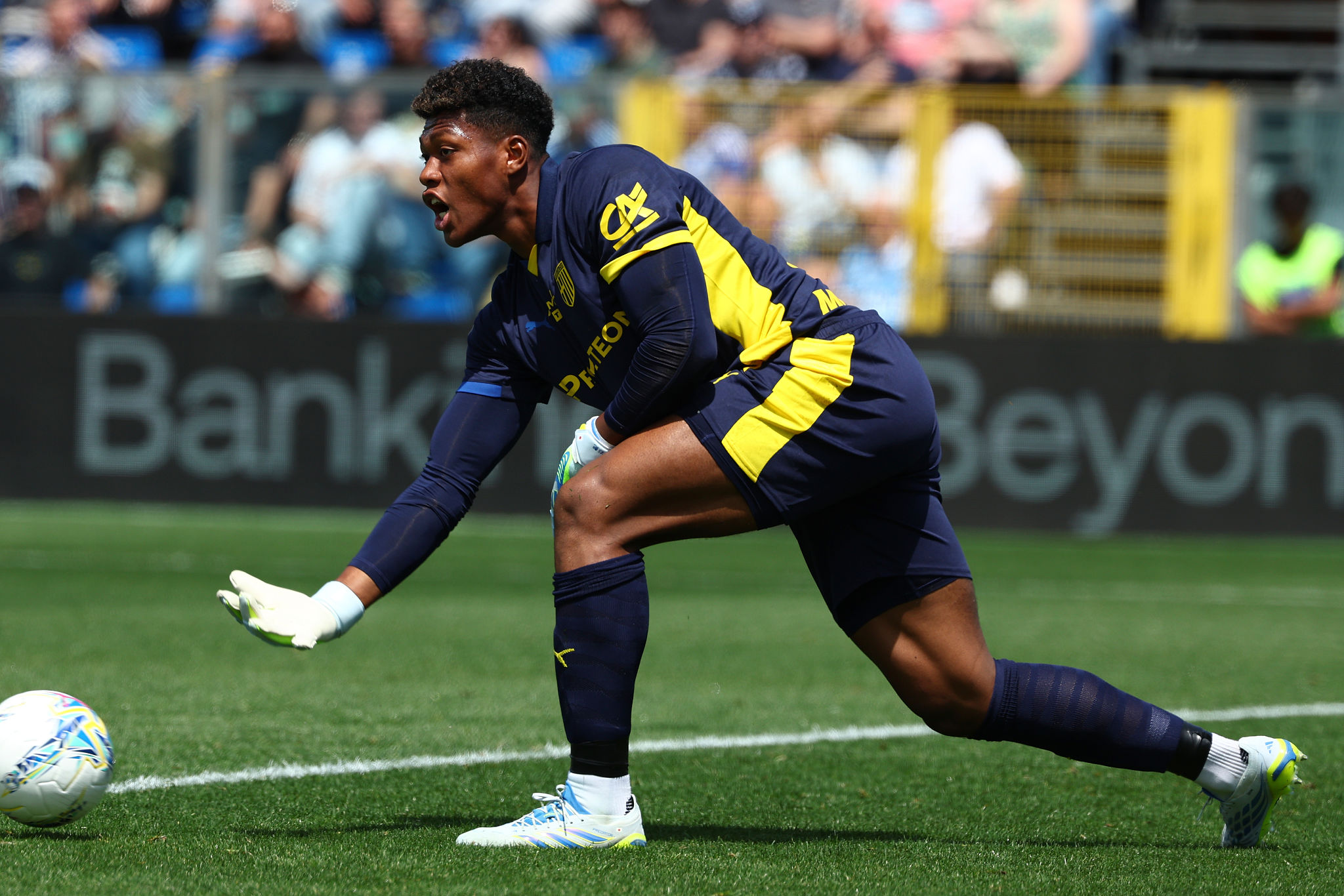 Juventus, Suzuki si allontana: il PSG accelera per il portiere del Parma