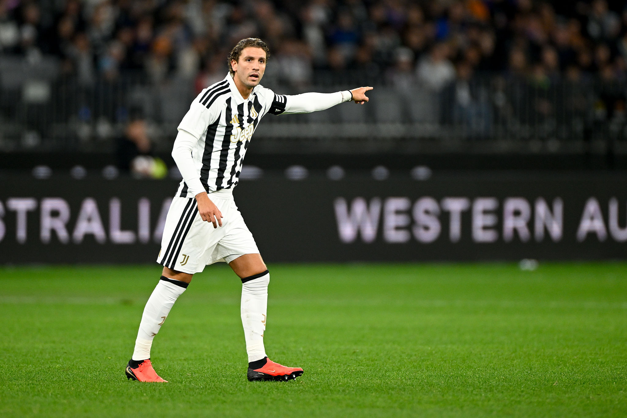 Locatelli pre Frosinone-Juve: “Vogliamo tornare a vincere”. E svela il retroscena su Kolo Muani