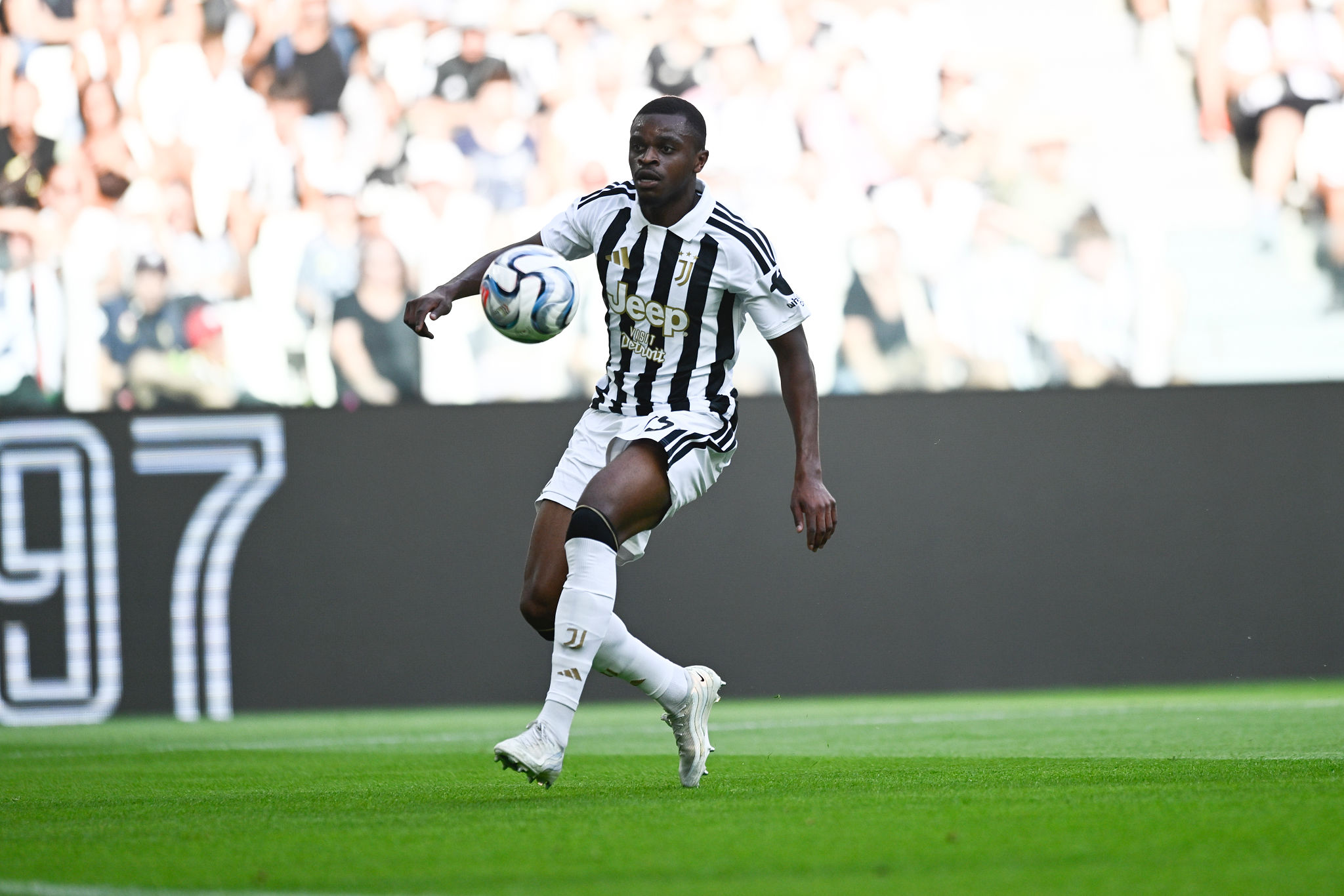 Un altro Kalulu che fa strada: il fratello del difensore della Juventus firma con l'Angers