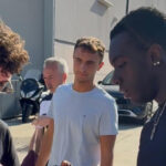 Juve, visite mediche per Ekhator al J Medical: foto, autografi e applausi dei tifosi | VIDEO ESCLUSIVO