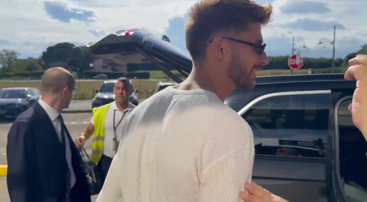 Juventus, Vicario è arrivato a Torino: foto e video dell'arrivo