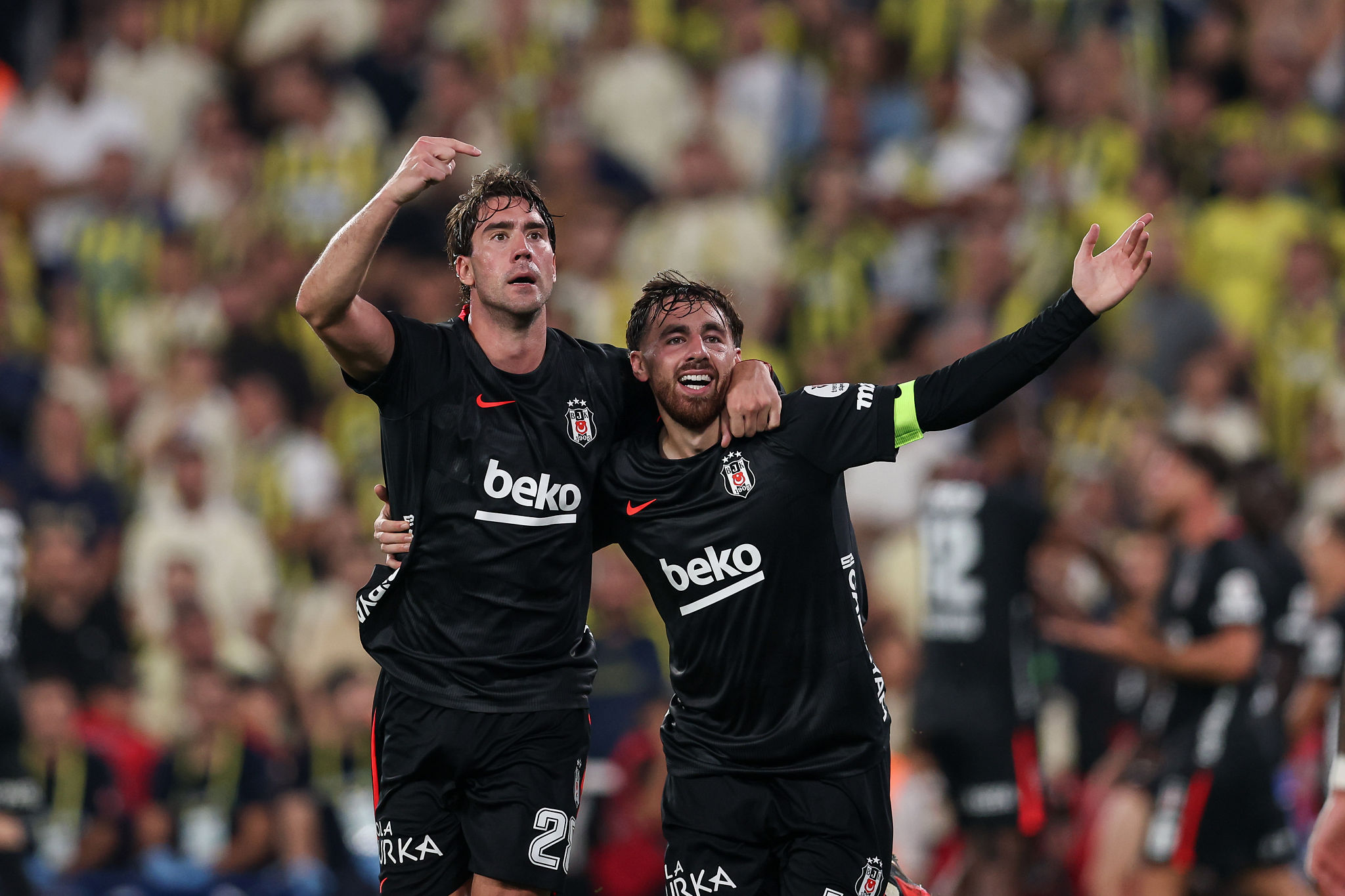 Vlahovic ancora in gol: il Besiktas batte il Fenerbahce di Lukaku in rimonta