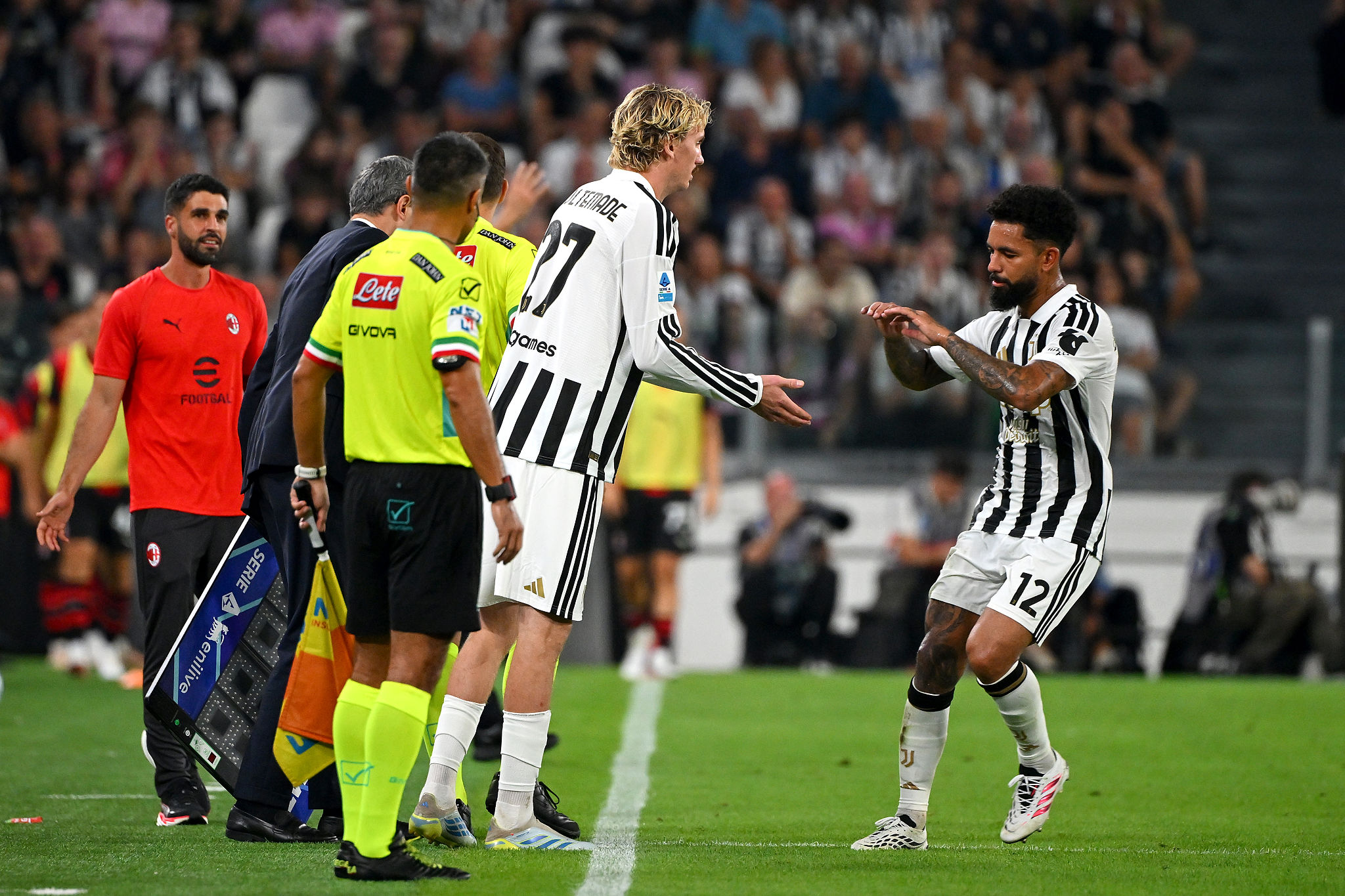 Le prestazioni con la Juventus valgono la nazionale: Douglas Luiz convocato da Ancelotti