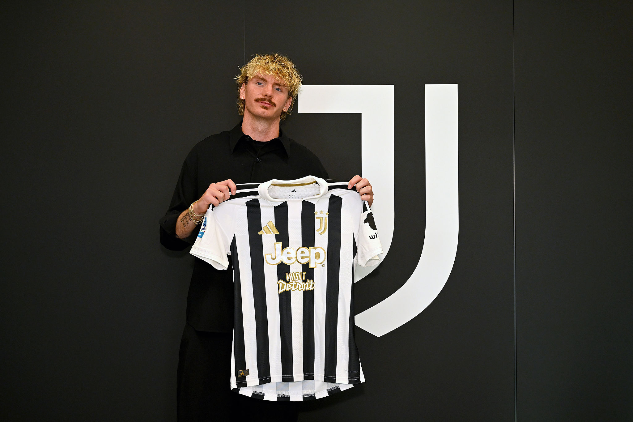Woltemade si presenta: “Tecnica e visione di gioco, non solo fisico. La Juve è il più grande club italiano”