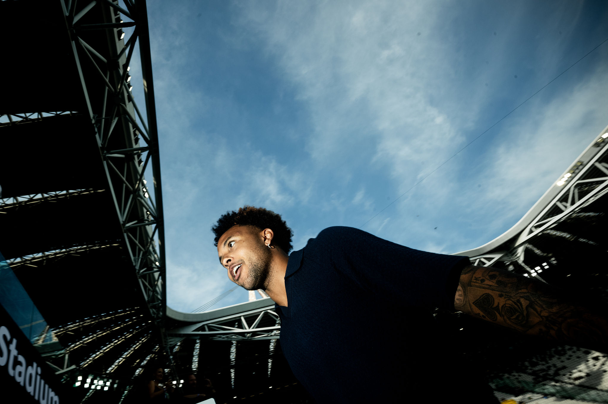 McKennie, festa all’Oktoberfest: il centrocampista della Juve in abiti bavaresi (FOTO)