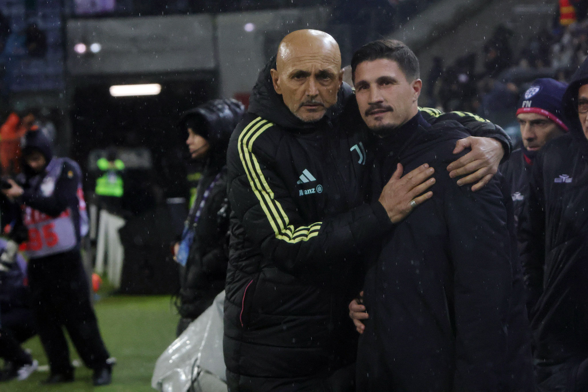 Lite Spalletti-Pisacane: doppio rosso per gli allenatori nel finale di Cagliari-Juve