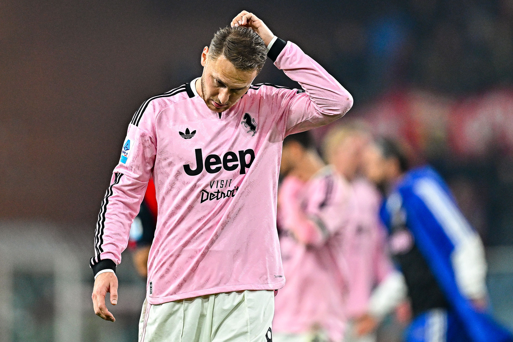 ✗ Juve, celebrazione per Koopmeiners dopo la sconfitta con il Genoa: i tifosi protestano sui social