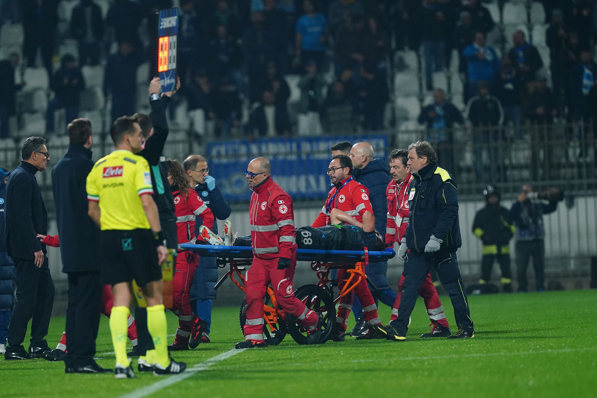 Napoli, ansia per Lobotka: infortunio alla caviglia, a rischio per la Juventus